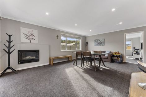 Photo of property in 16 Freedom Drive, Kelvin Grove, Palmerston North, 4414