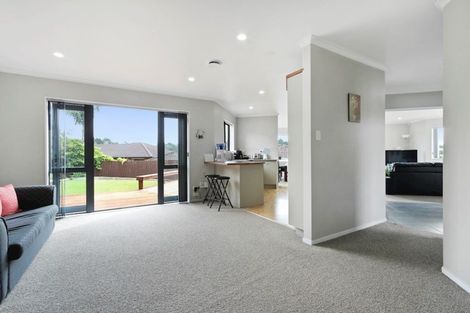 Photo of property in 16 Toledo Avenue, Henderson, Auckland, 0612