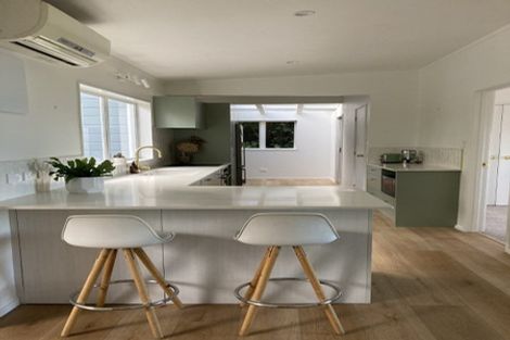 Photo of property in 60 Kauri Point Road, Laingholm, Auckland, 0604