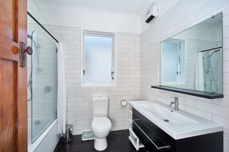 Photo of property in 40 Derwent Street, Island Bay, Wellington, 6023