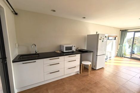 Photo of property in 71 Rising Parade, Fairview Heights, Auckland, 0632