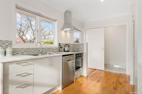 Photo of property in 14 Ocean View Road, Northcote, Auckland, 0627