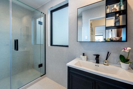 Photo of property in 18a Marama Street, Castor Bay, Auckland, 0620