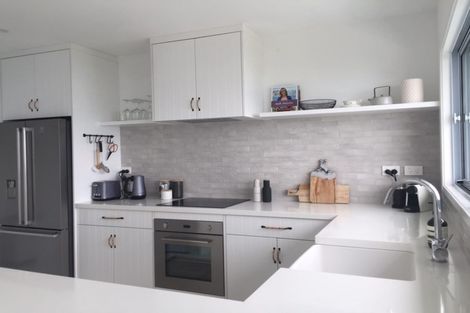 Photo of property in 4/64 Seacliffe Avenue, Belmont, Auckland, 0622