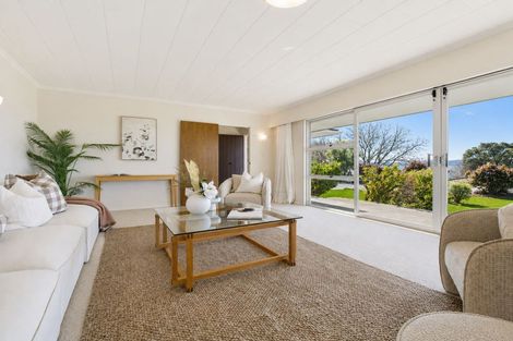 Photo of property in 8 Manahi Avenue, Kawaha Point, Rotorua, 3010
