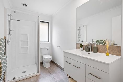 Photo of property in 32 Accolage Boulevard, Kumeu, 0810