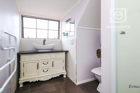 Photo of property in 5 Tawa Road, Te Atatu Peninsula, Auckland, 0610