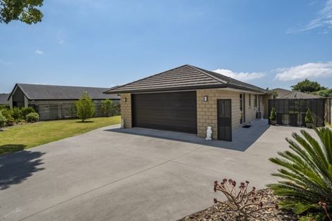 Photo of property in 52 Kayelene Place, Omokoroa, 3114