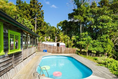 Photo of property in 136 Horsman Road, Waitakere, Henderson, 0782