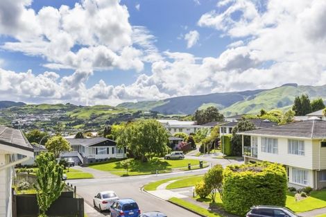 Photo of property in 6 Saint Annes Square, Tawa, Wellington, 5028