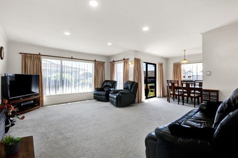 Photo of property in 4 Boulevard Drive, Merrilands, New Plymouth, 4312