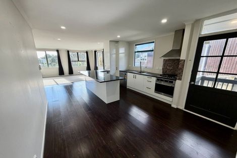 Photo of property in 112 Sunnyside Road, Sunnyvale, Auckland, 0612