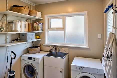 Photo of property in 1 East Grove, Alicetown, Lower Hutt, 5010