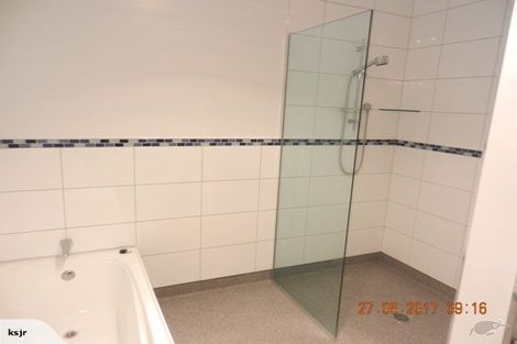 Photo of property in 10 Paradise Point Place, One Tree Point, 0118