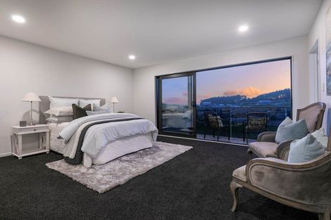 Photo of property in 2 Paparahi Place, Wainui, Silverdale, 0992