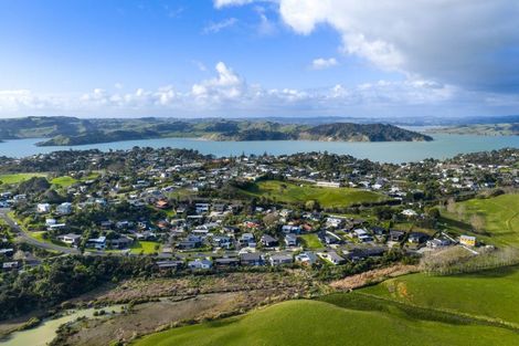 Photo of property in 25 Robertson Street, Raglan, 3225