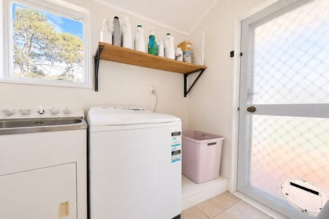 Photo of property in 11 Mira Place, Windsor Park, Auckland, 0632