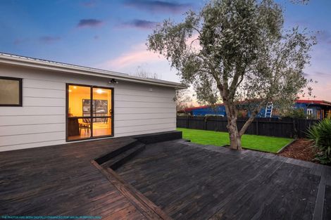 Photo of property in 1 Dalmahoy Place, Wattle Downs, Auckland, 2103