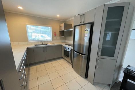 Photo of property in 2/19 Nimstedt Avenue, Oteha, Auckland, 0632