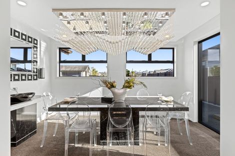 Photo of property in 14 Sir Lincoln Drive, Kumeu, 0810