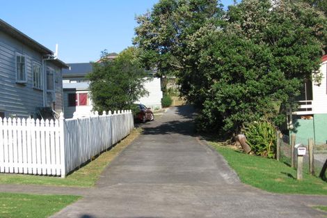 Photo of property in 2/29 Craigbank Avenue, New Lynn, Auckland, 0600