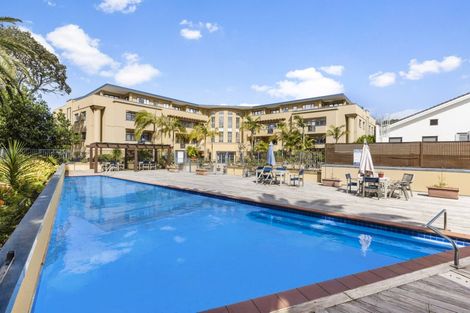 Photo of property in 2c/7-11 Bute Road, Browns Bay, Auckland, 0630