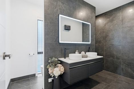 Photo of property in 16 Three Kings Court, Outram, 9019