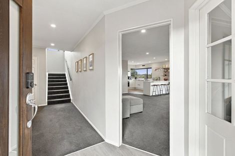 Photo of property in 9 Sandel Rise, Merrilands, New Plymouth, 4312
