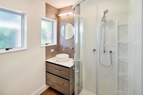 Photo of property in 21 Rewarewa Crescent, Waikanae, 5036