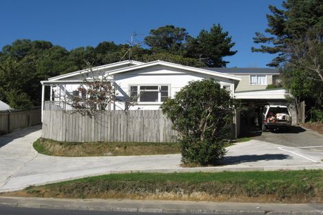Photo of property in 198 Newlands Road, Newlands, Wellington, 6037
