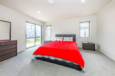 Photo of property in 9 Dumas Place, Rosehill, Papakura, 2113