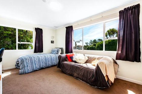 Photo of property in 131 Gloaming Hill, Titahi Bay, Porirua, 5022