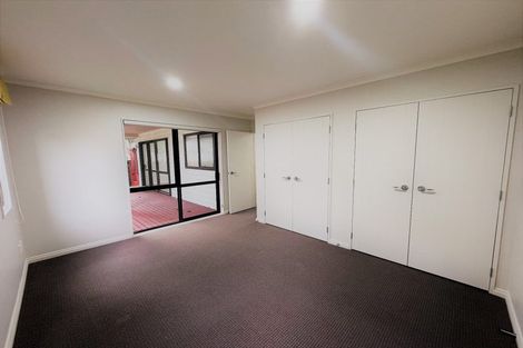 Photo of property in 21 Springvale Drive, Fairview Heights, Auckland, 0632
