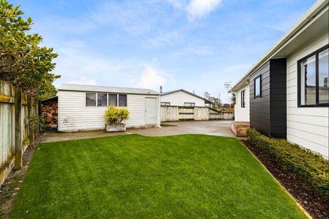 Photo of property in 100 Hillcrest Drive, Kelvin Grove, Palmerston North, 4414