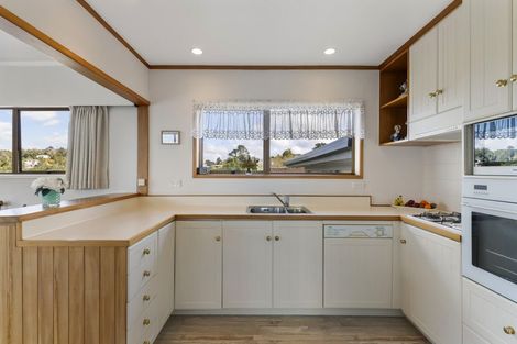 Photo of property in 8 Helvetia Drive, Browns Bay, Auckland, 0630