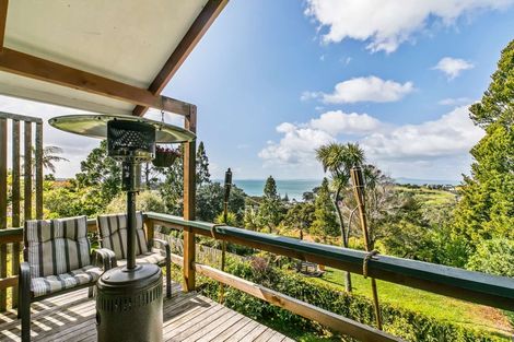 Photo of property in 82 Wade River Road, Stanmore Bay, Whangaparaoa, 0932