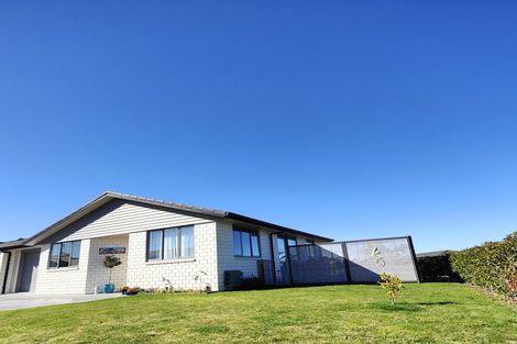 Photo of property in Waterview Estate, 44/4 Greystone Place, Omokoroa, 3114