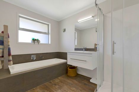 Photo of property in 4 Rosewood Drive, Amberley, 7410