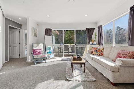 Photo of property in 27 Westminster Gardens, Unsworth Heights, Auckland, 0632