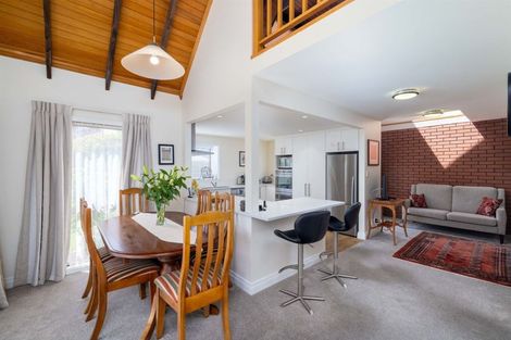 Photo of property in 8a Ringwood Place, Avonhead, Christchurch, 8042