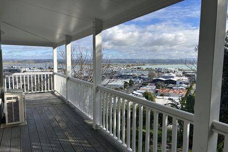 Photo of property in 1 Denholm Road, Hospital Hill, Napier, 4110