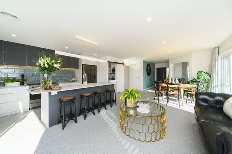 Photo of property in 10 Sardinia Grove, Fitzherbert, Palmerston North, 4410