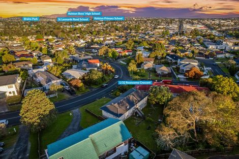 Photo of property in 1/32 Rosewarne Crescent, Glendene, Auckland, 0602