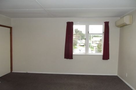 Photo of property in 12 Dorset Grove, Cannons Creek, Porirua, 5024