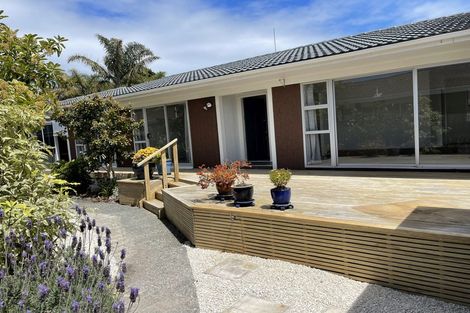 Photo of property in 24 Walton Street, Red Beach, 0932