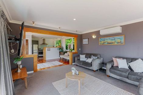 Photo of property in 11 Acheron Road, Paremata, Porirua, 5026