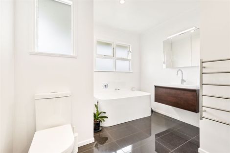 Photo of property in 10 Murray Road, Te Atatu Peninsula, Auckland, 0610