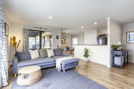 Photo of property in 59 Cabeleigh Drive, Helensville, 0800