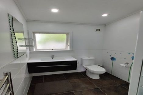 Photo of property in 5 Portadown Avenue, Pakuranga Heights, Auckland, 2010