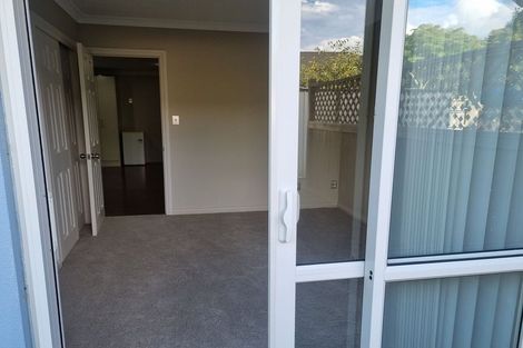 Photo of property in 7 Harrowglen Drive, Northcross, Auckland, 0632